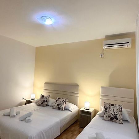 Apartmens Xhenis Lux 울친 외부 사진