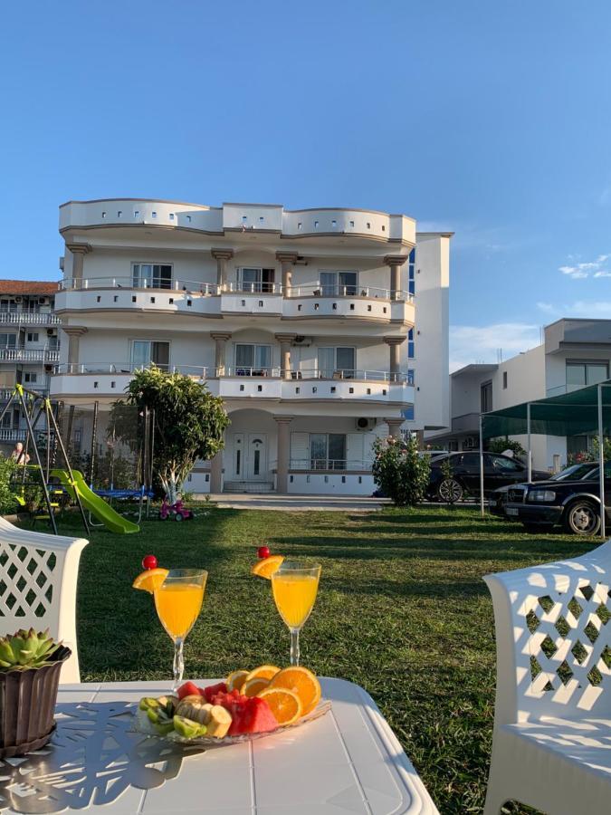 Apartmens Xhenis Lux 울친 외부 사진