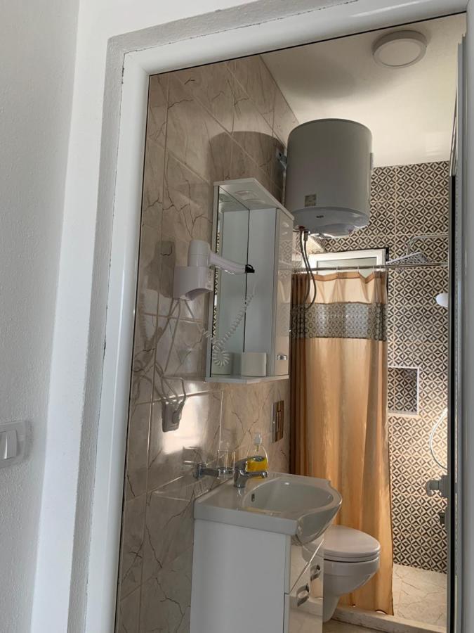 Apartmens Xhenis Lux 울친 외부 사진