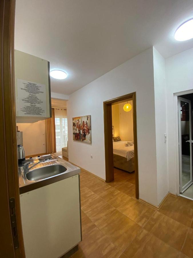 Apartmens Xhenis Lux 울친 외부 사진
