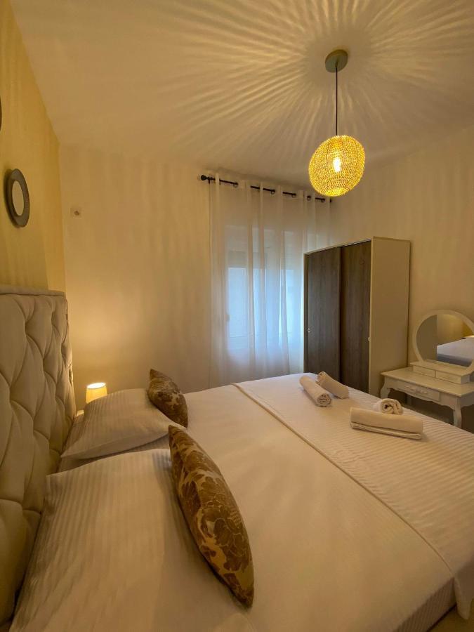Apartmens Xhenis Lux 울친 외부 사진