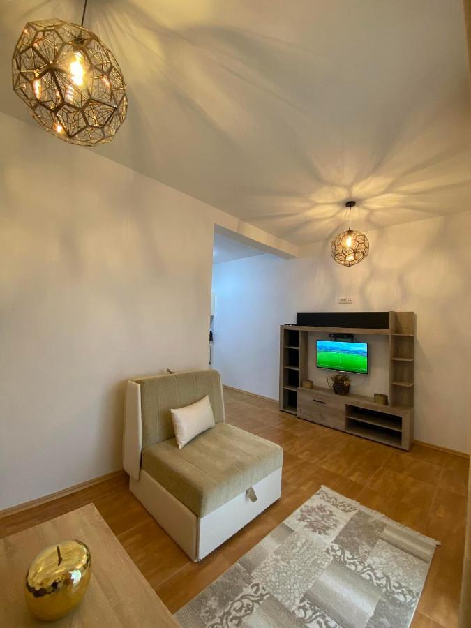 Apartmens Xhenis Lux 울친 외부 사진