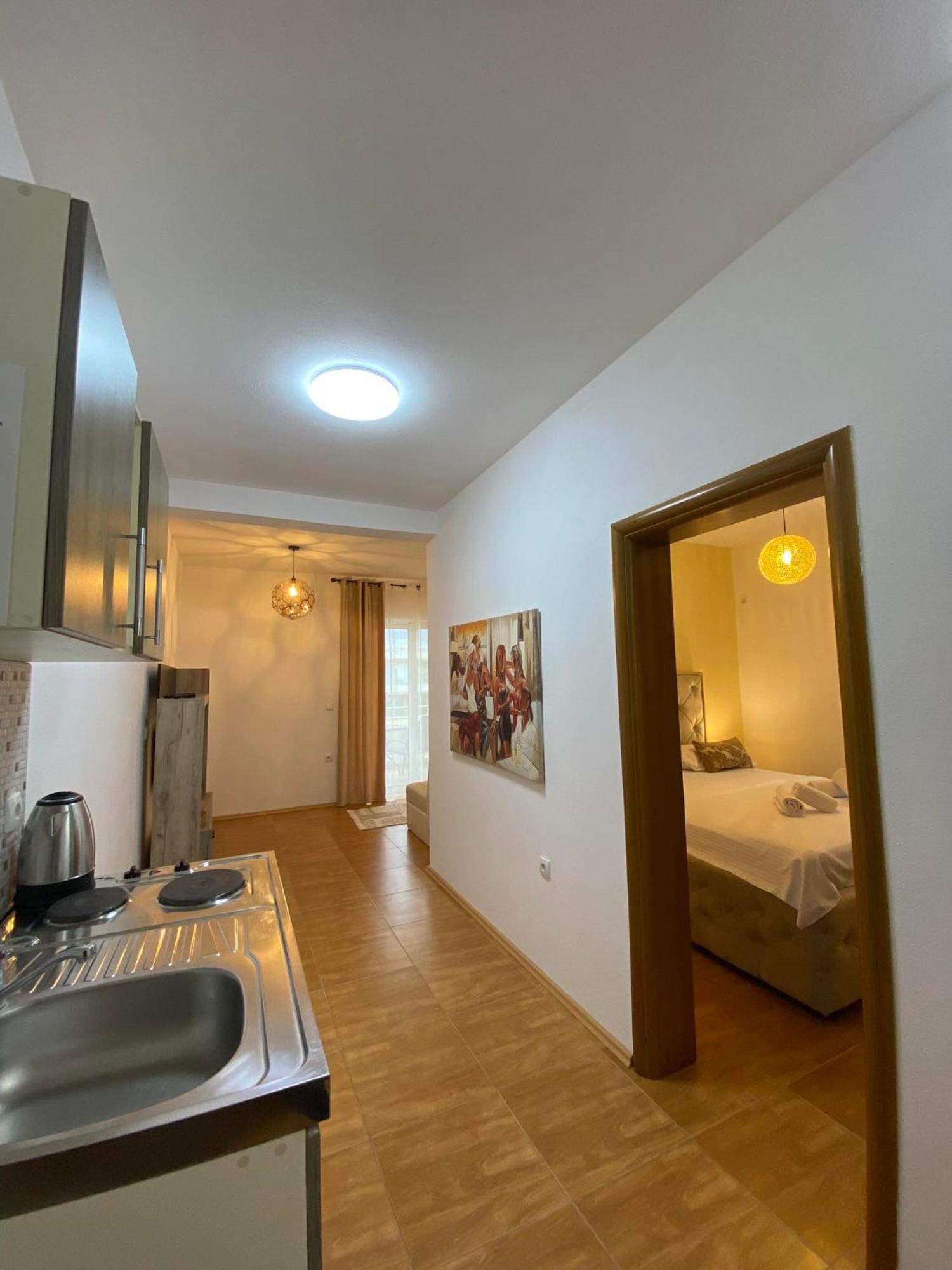 Apartmens Xhenis Lux 울친 외부 사진