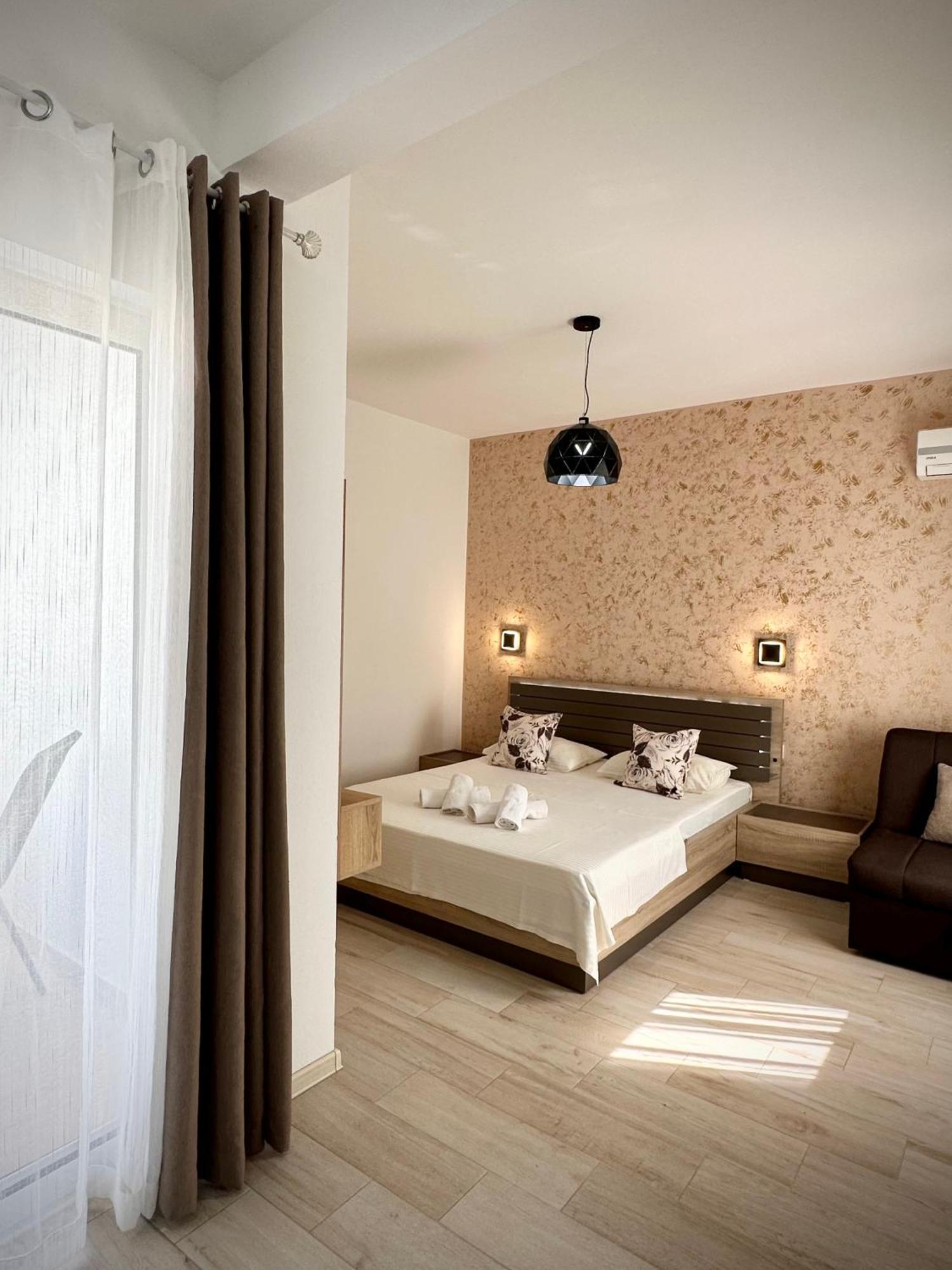 Apartmens Xhenis Lux 울친 외부 사진