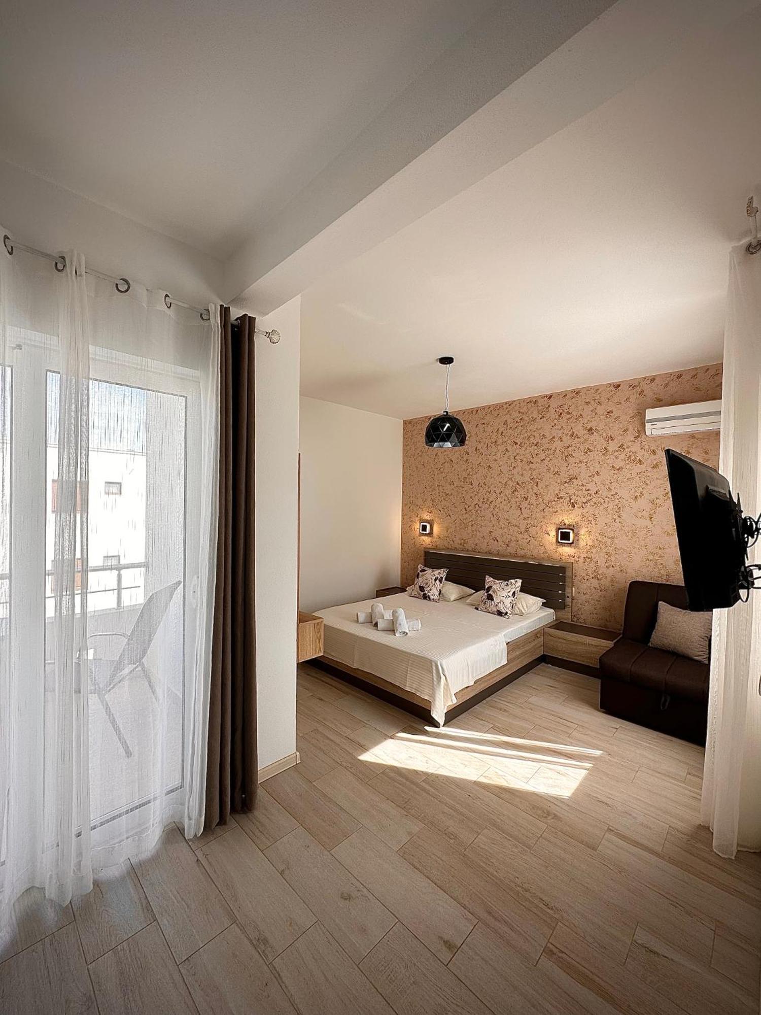Apartmens Xhenis Lux 울친 외부 사진