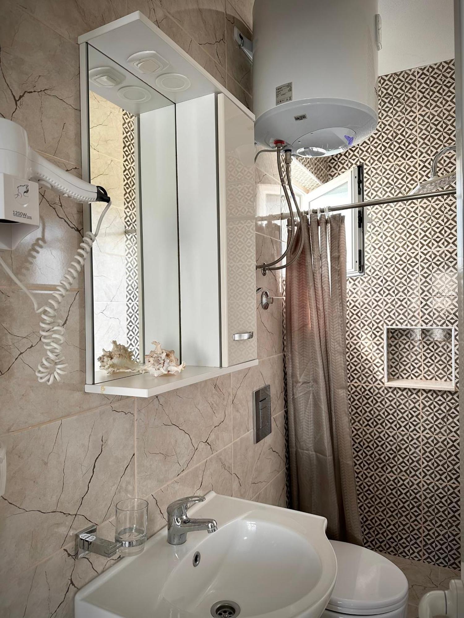 Apartmens Xhenis Lux 울친 외부 사진