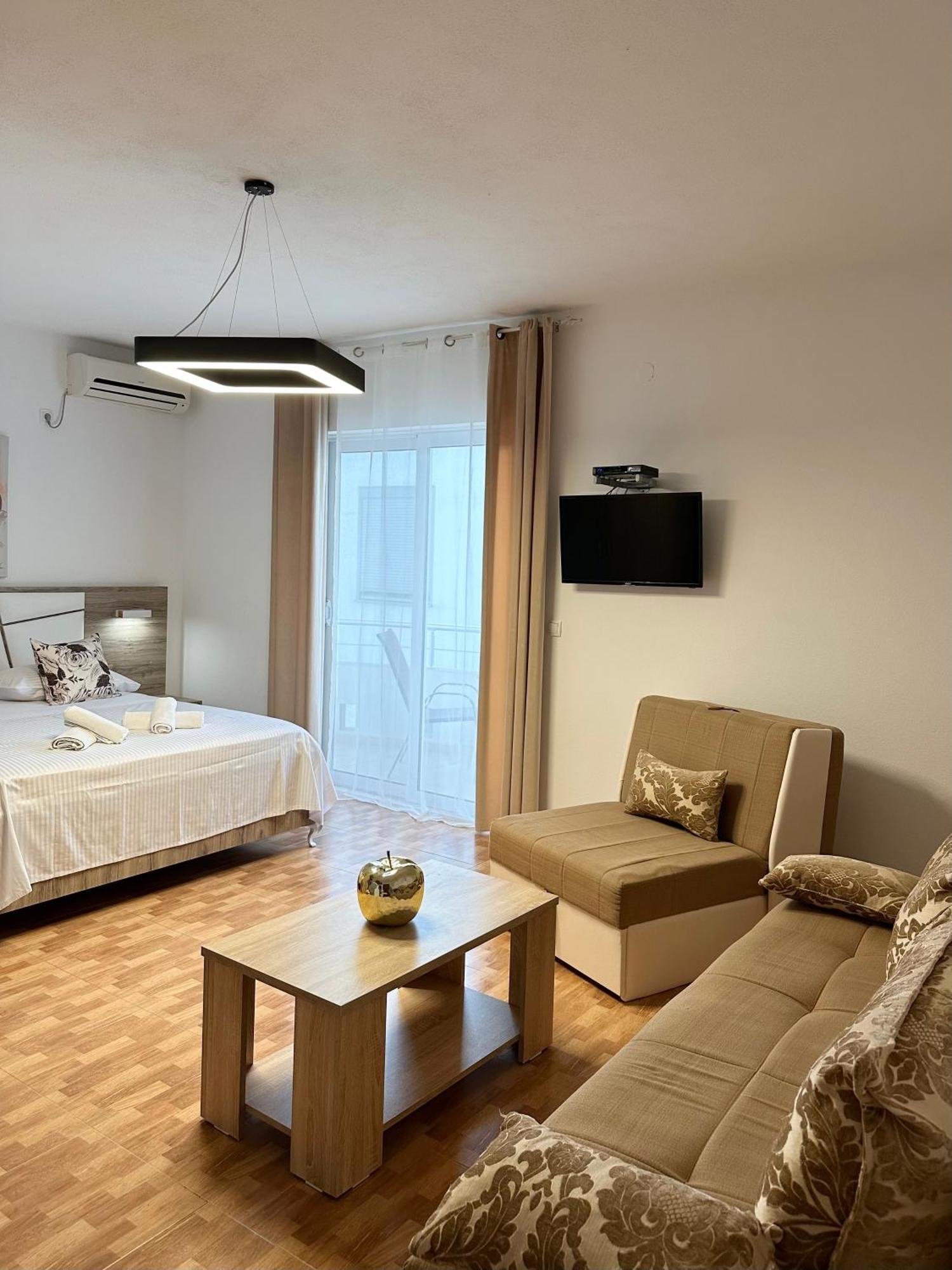 Apartmens Xhenis Lux 울친 외부 사진