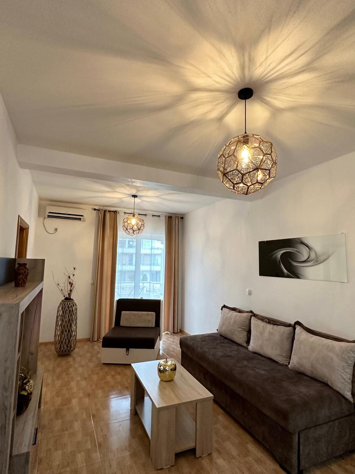Apartmens Xhenis Lux 울친 외부 사진