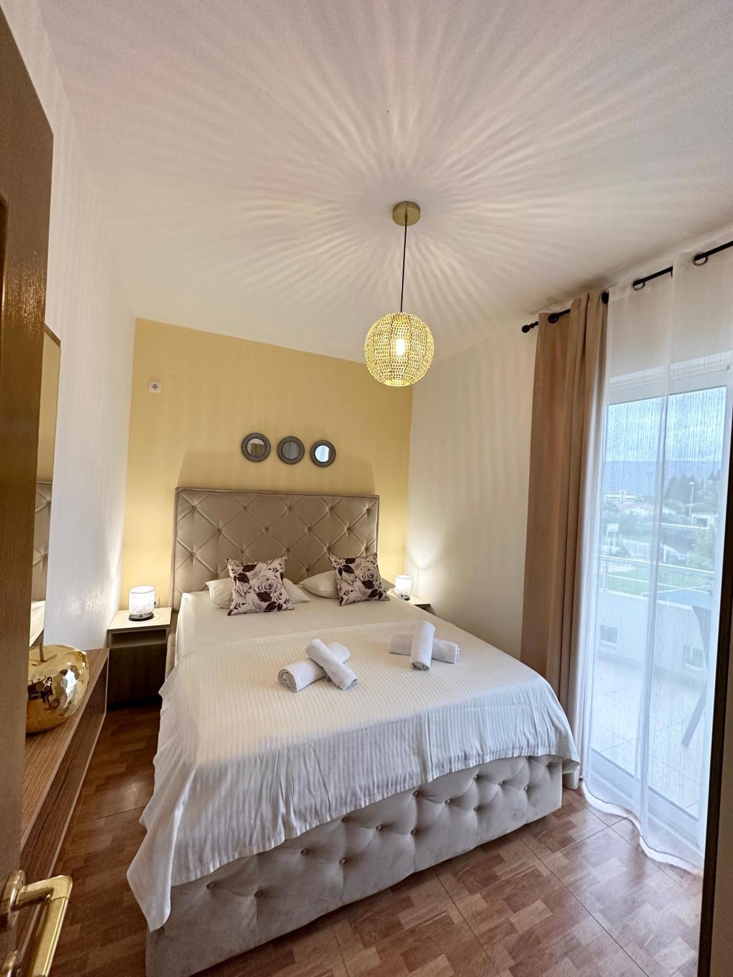 Apartmens Xhenis Lux 울친 외부 사진