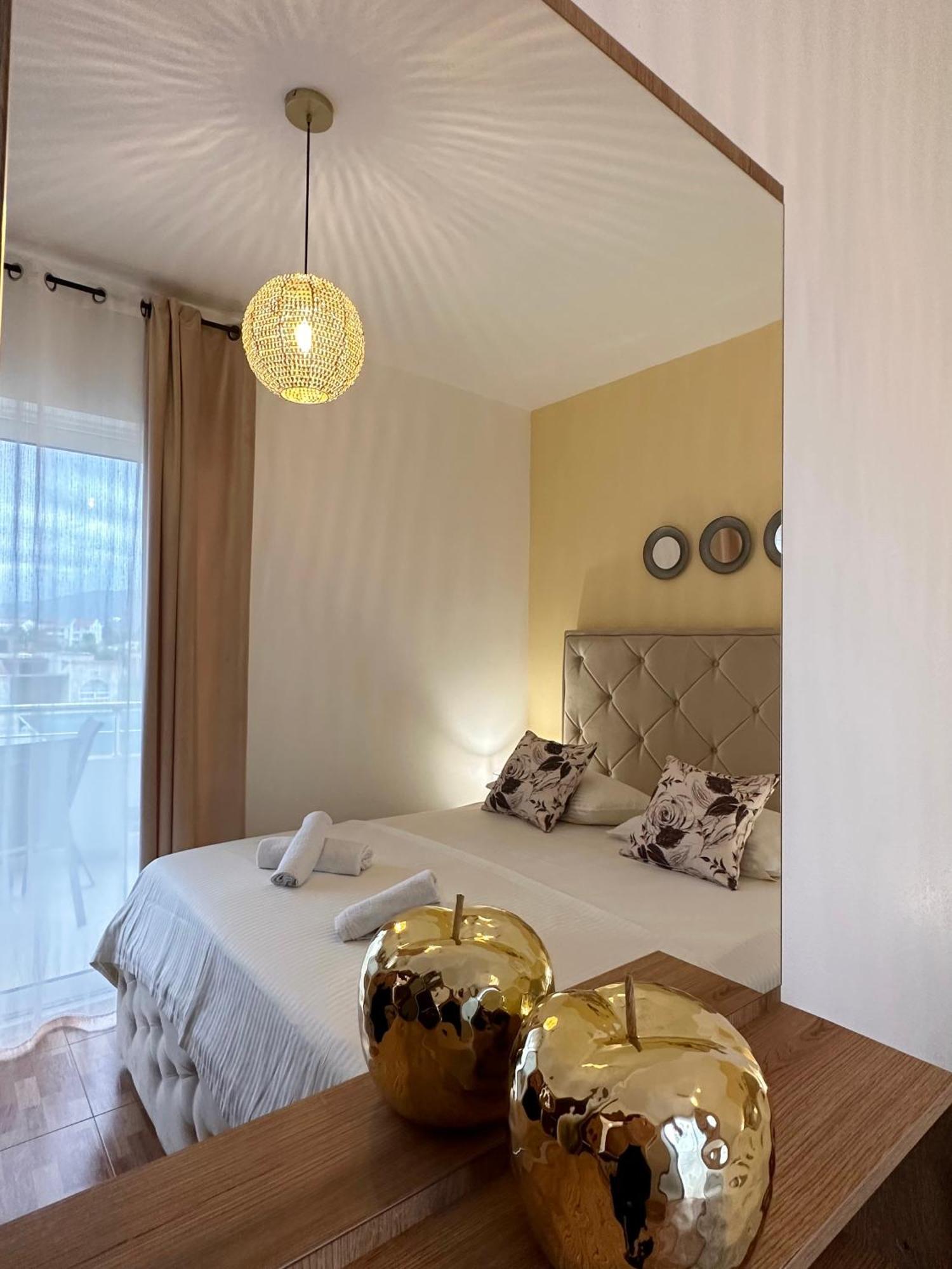 Apartmens Xhenis Lux 울친 외부 사진