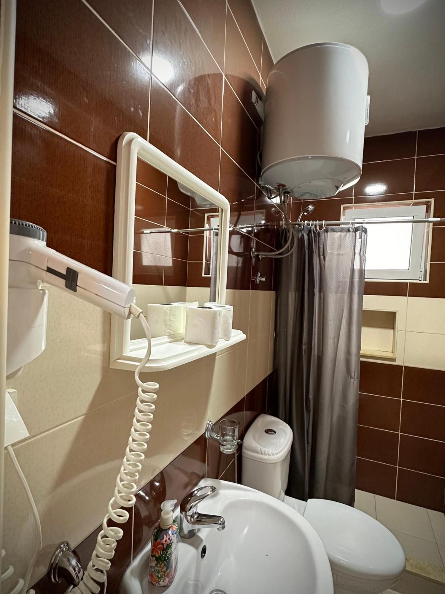 Apartmens Xhenis Lux 울친 외부 사진