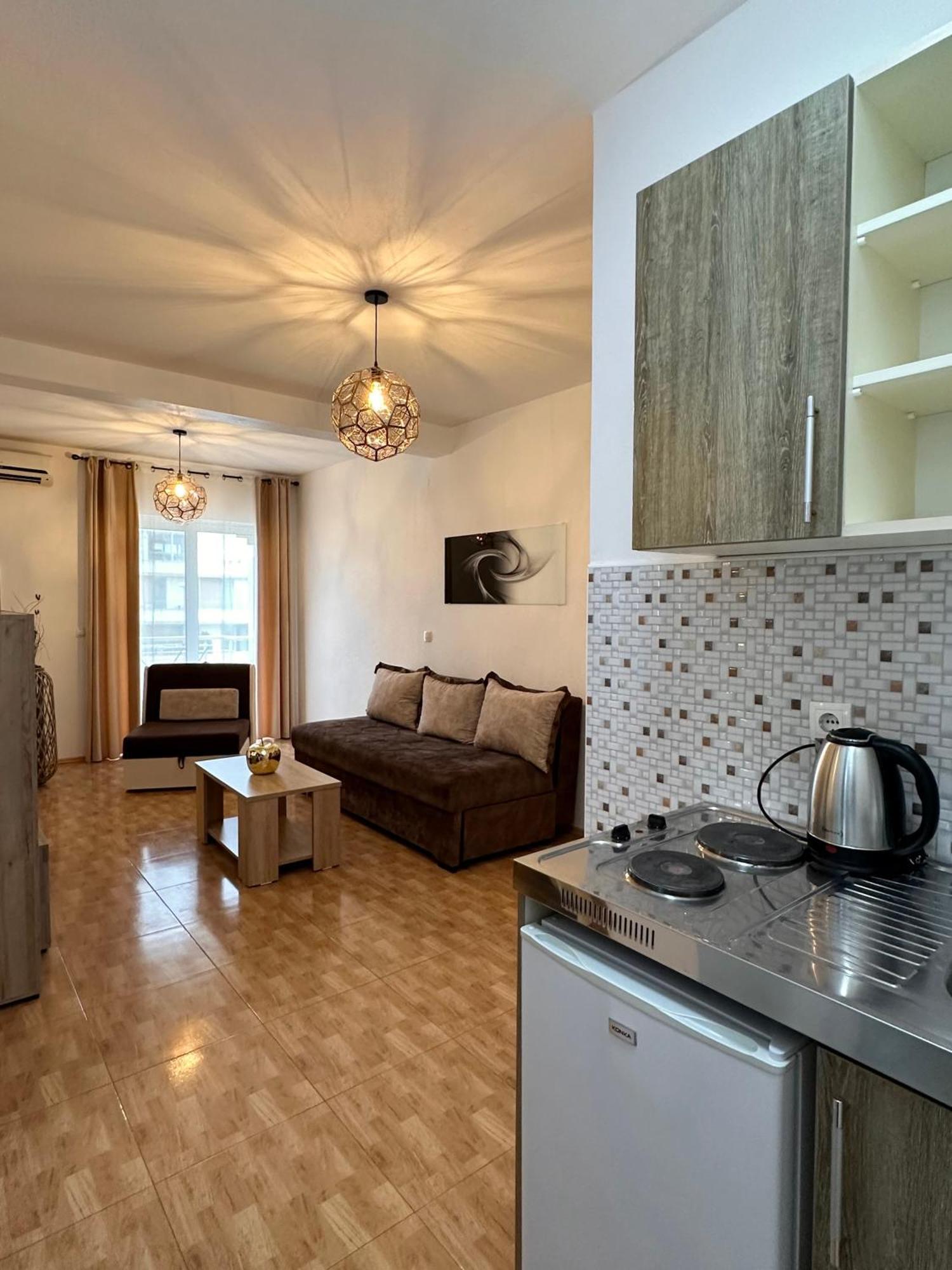Apartmens Xhenis Lux 울친 외부 사진