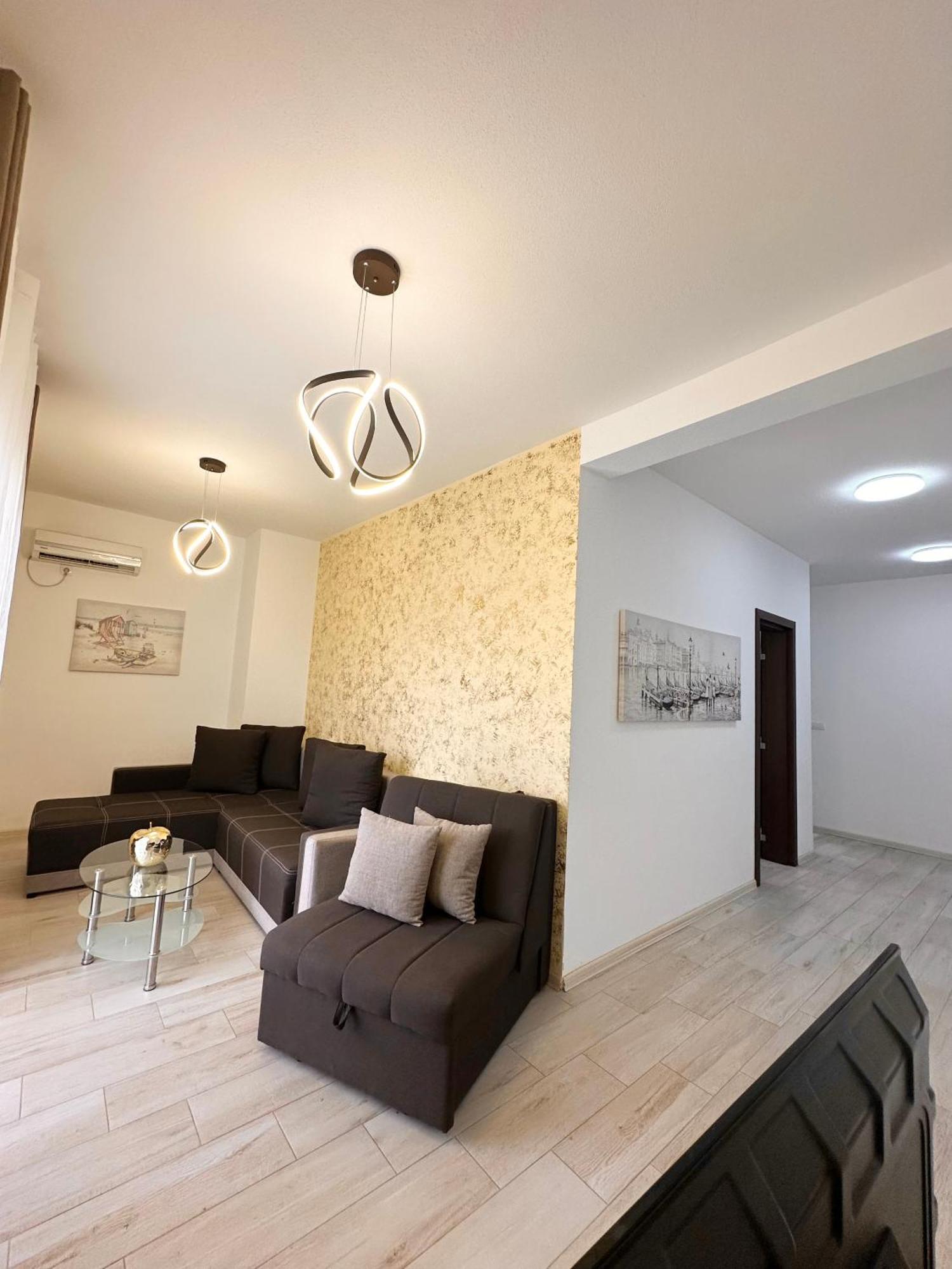 Apartmens Xhenis Lux 울친 외부 사진