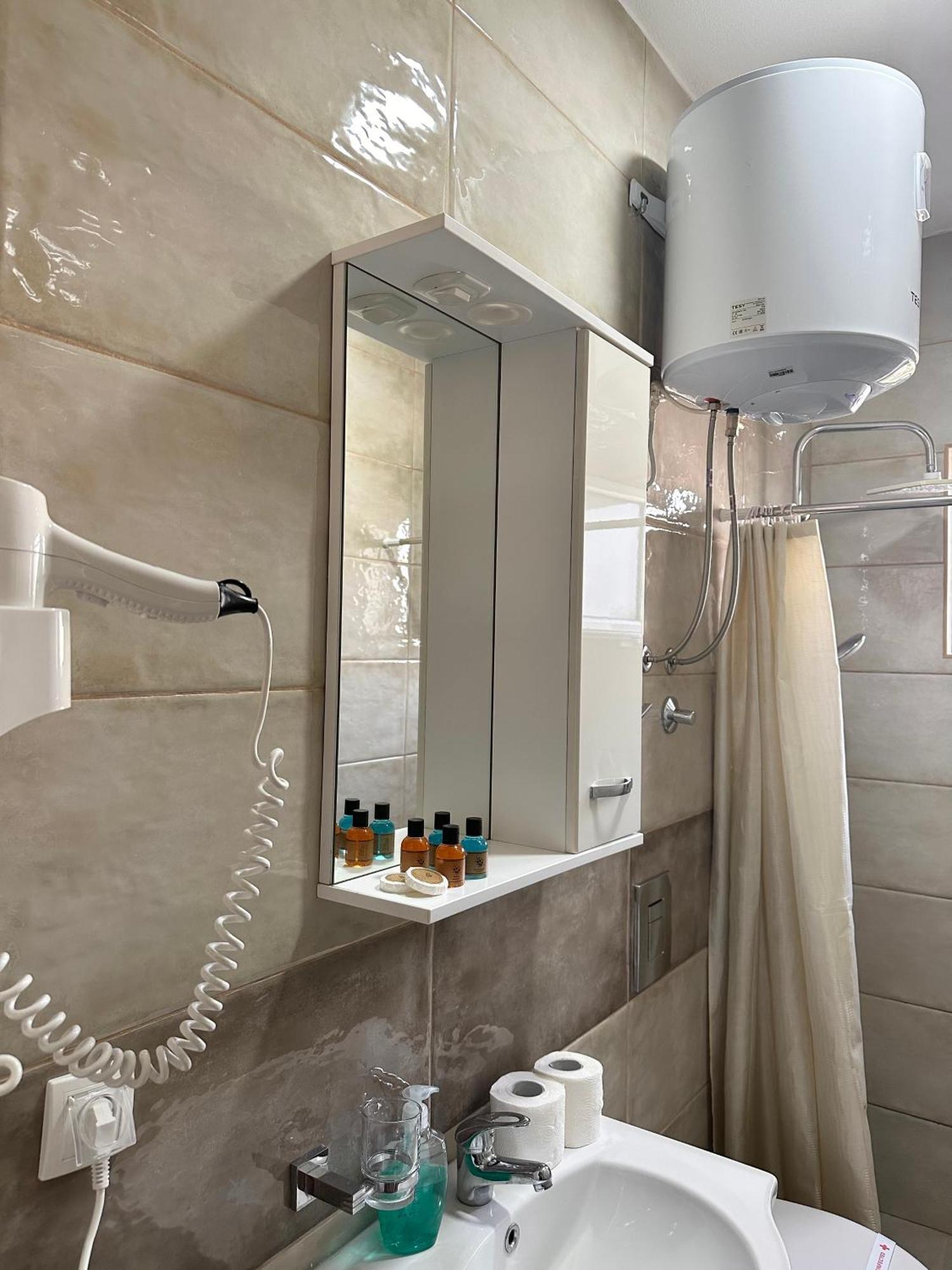 Apartmens Xhenis Lux 울친 외부 사진