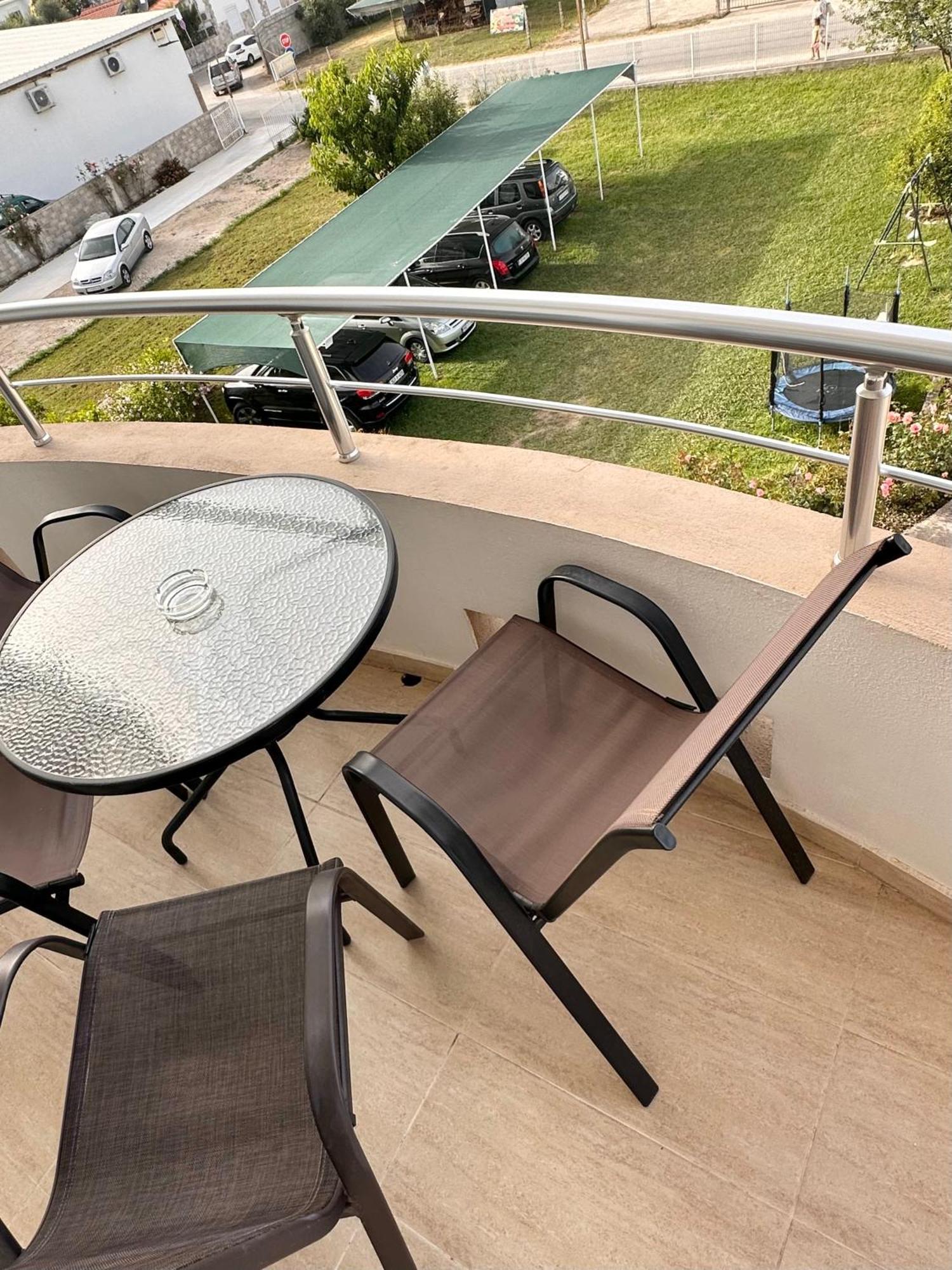 Apartmens Xhenis Lux 울친 외부 사진