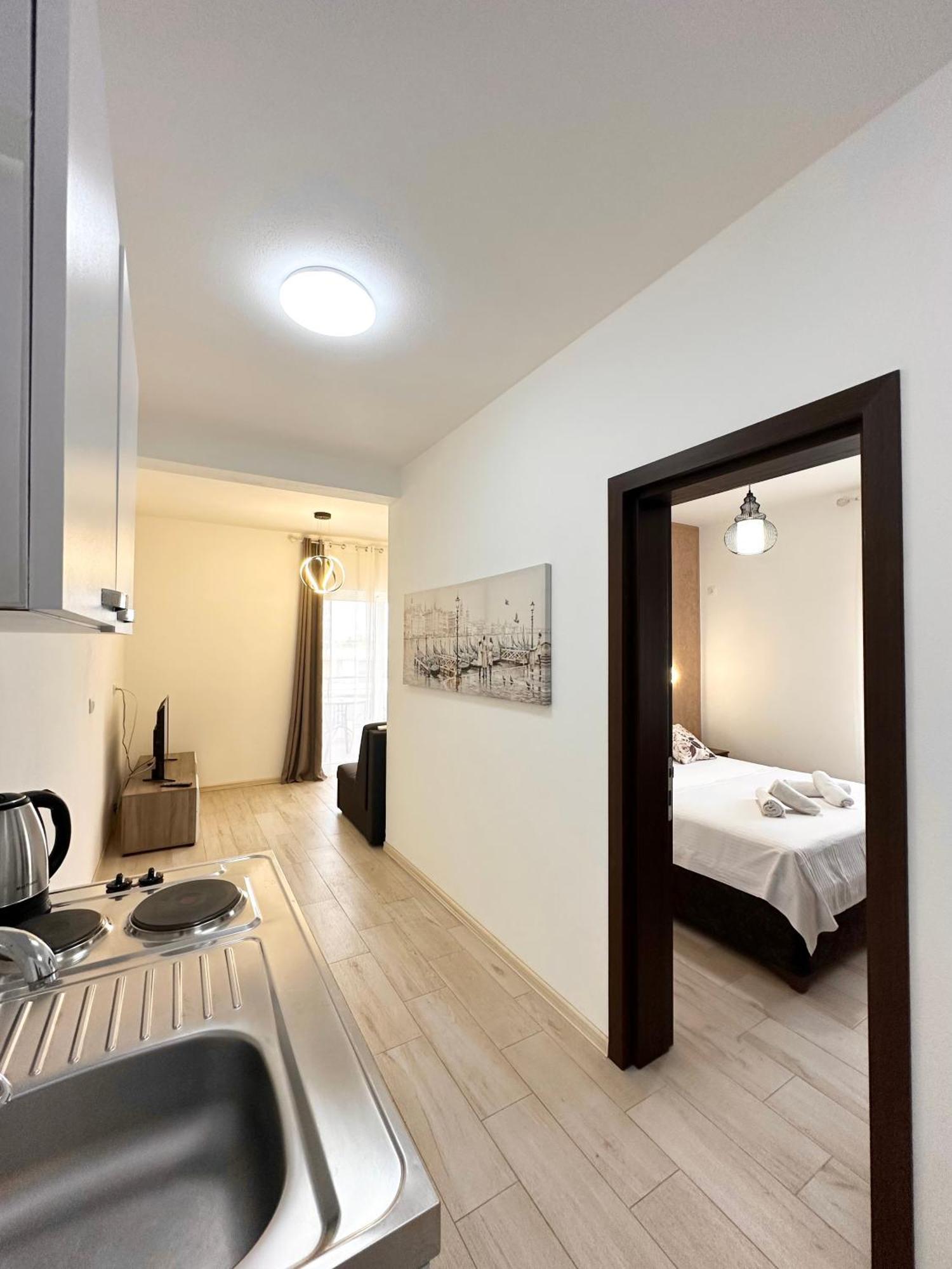 Apartmens Xhenis Lux 울친 외부 사진