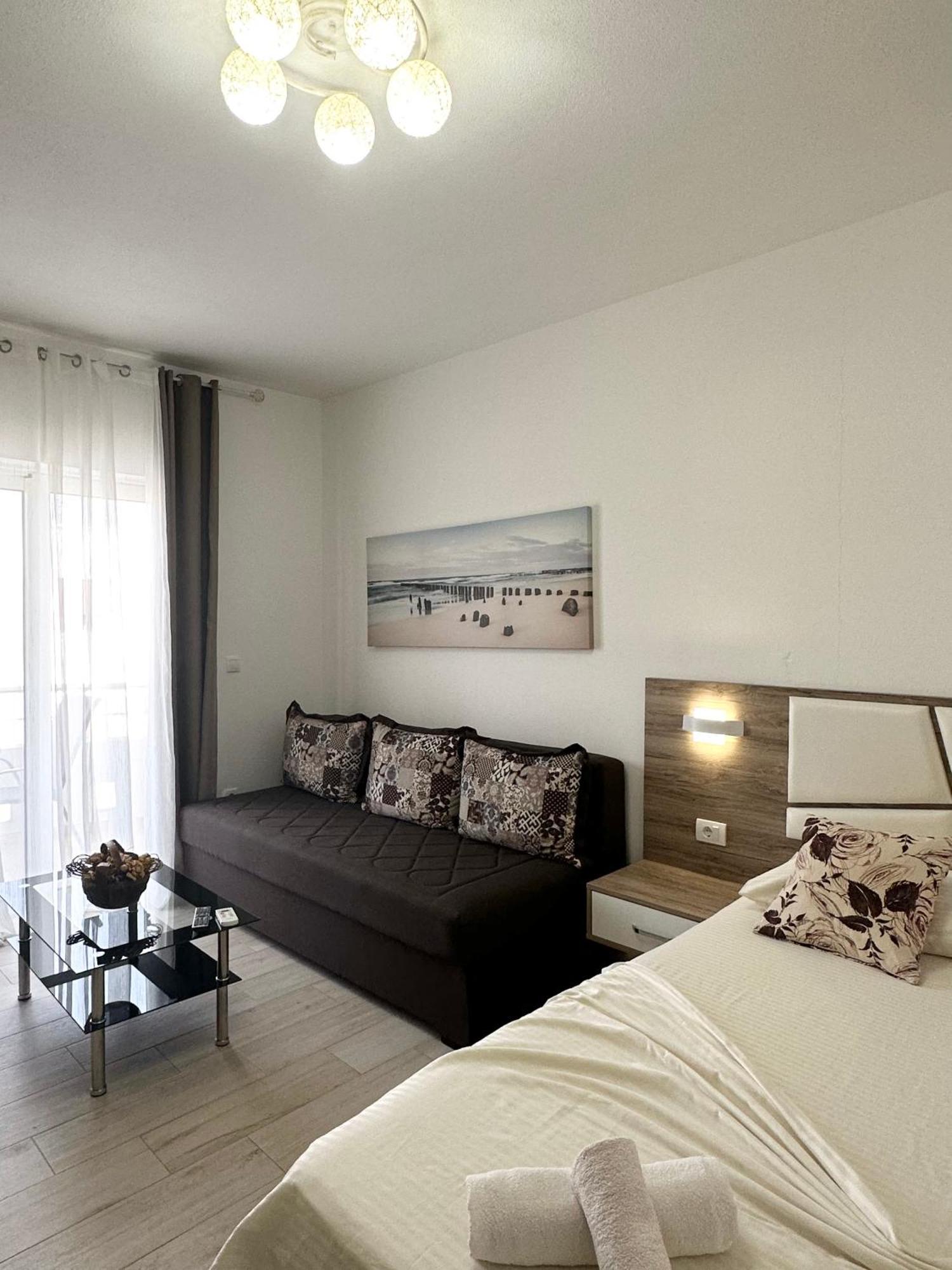 Apartmens Xhenis Lux 울친 외부 사진