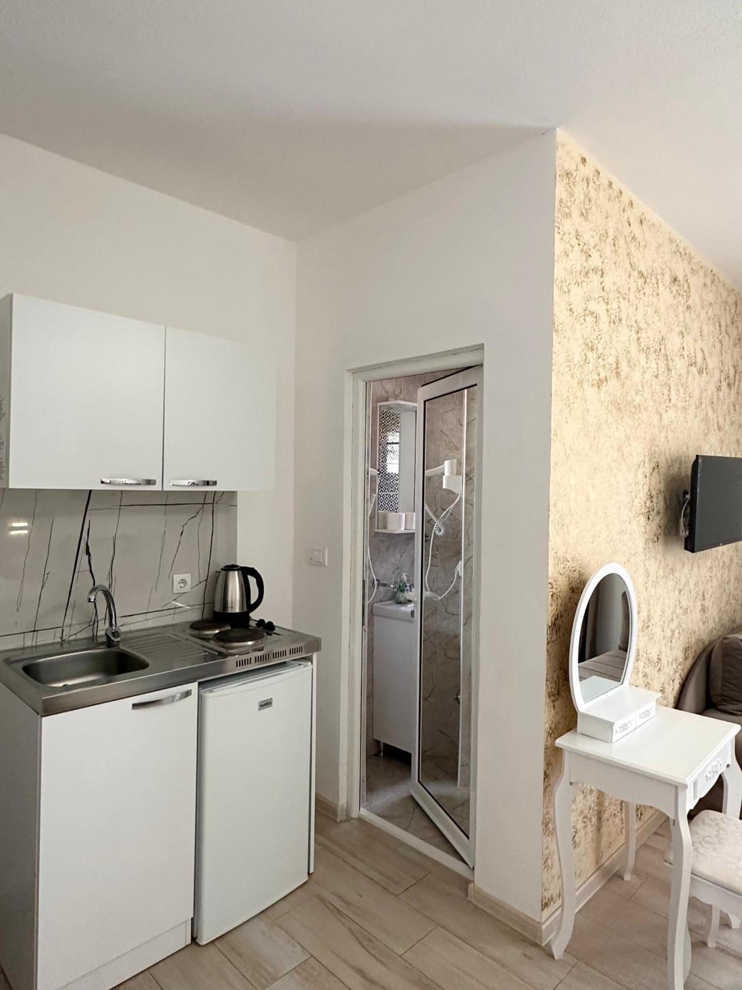 Apartmens Xhenis Lux 울친 외부 사진