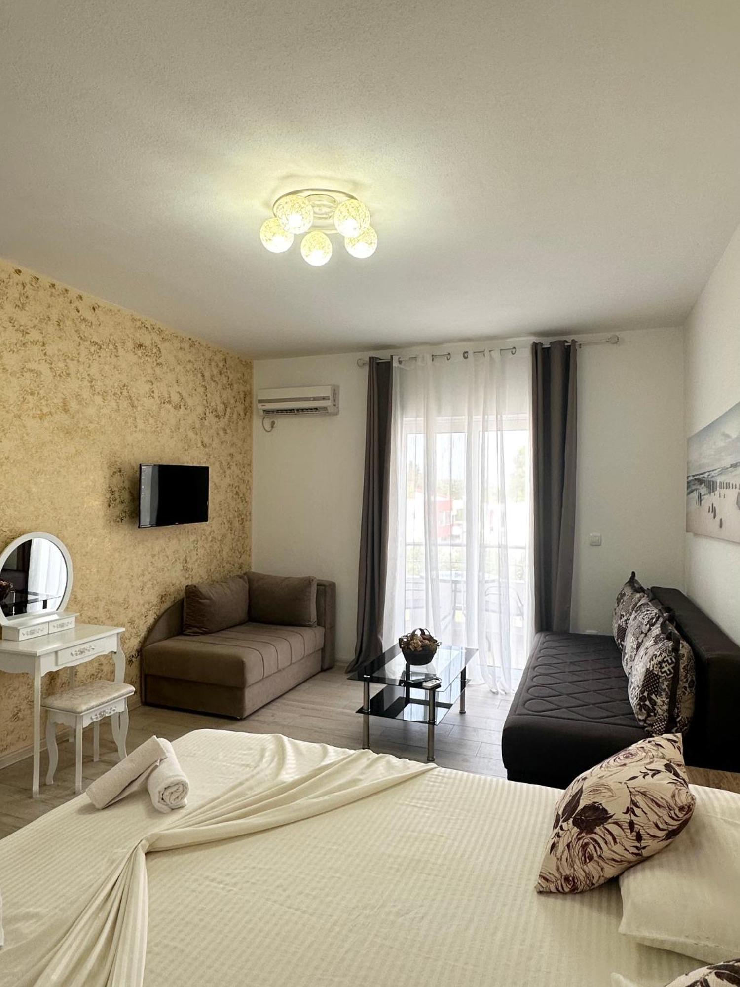 Apartmens Xhenis Lux 울친 외부 사진