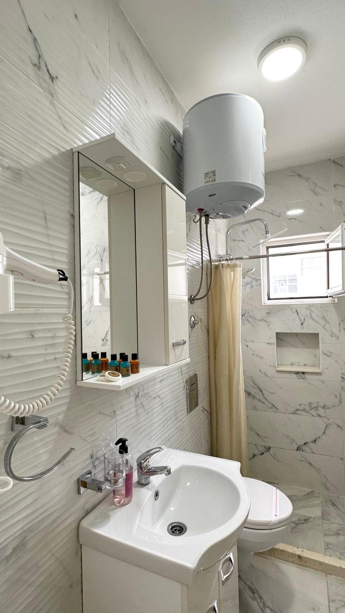 Apartmens Xhenis Lux 울친 외부 사진