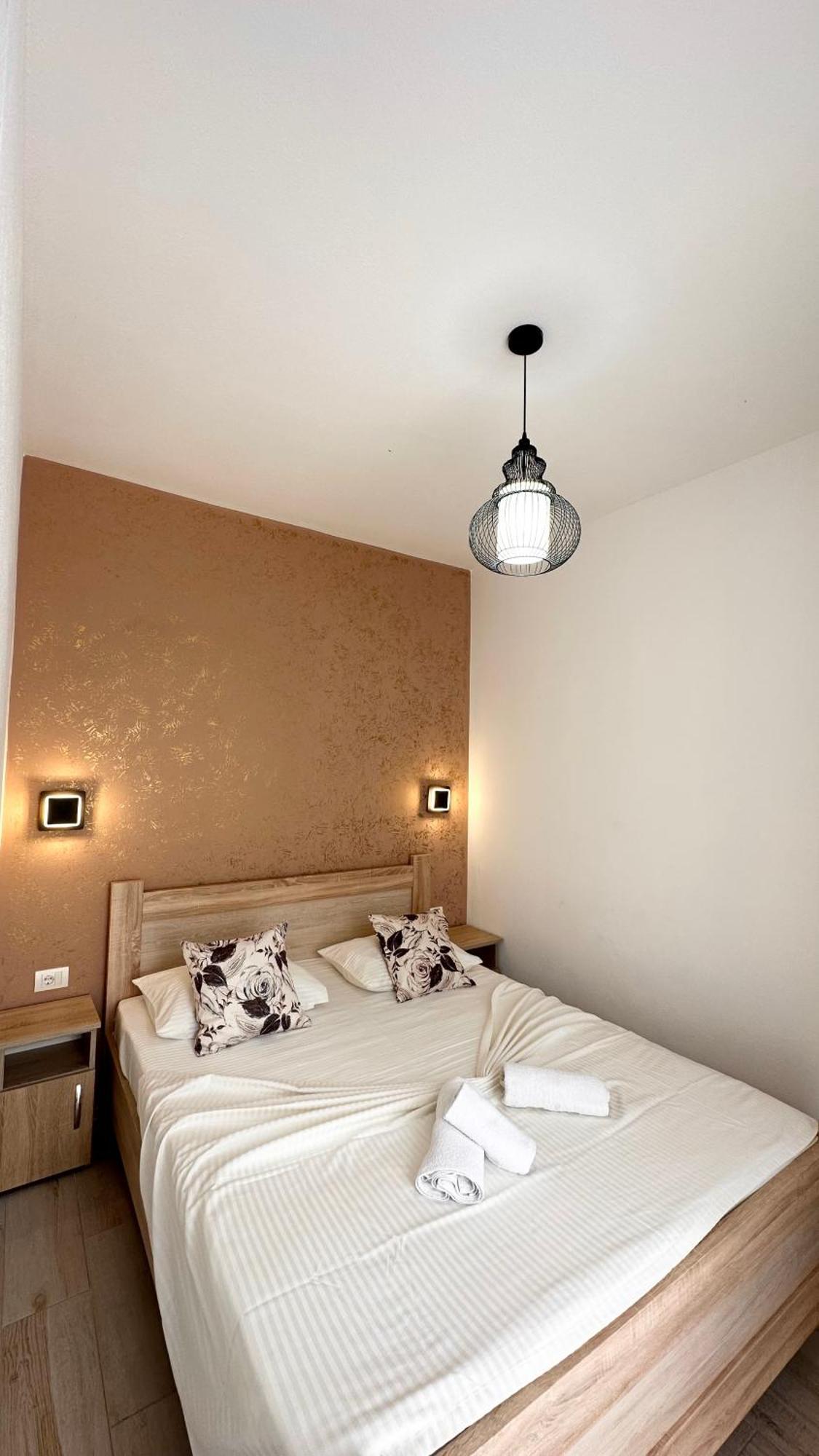 Apartmens Xhenis Lux 울친 외부 사진