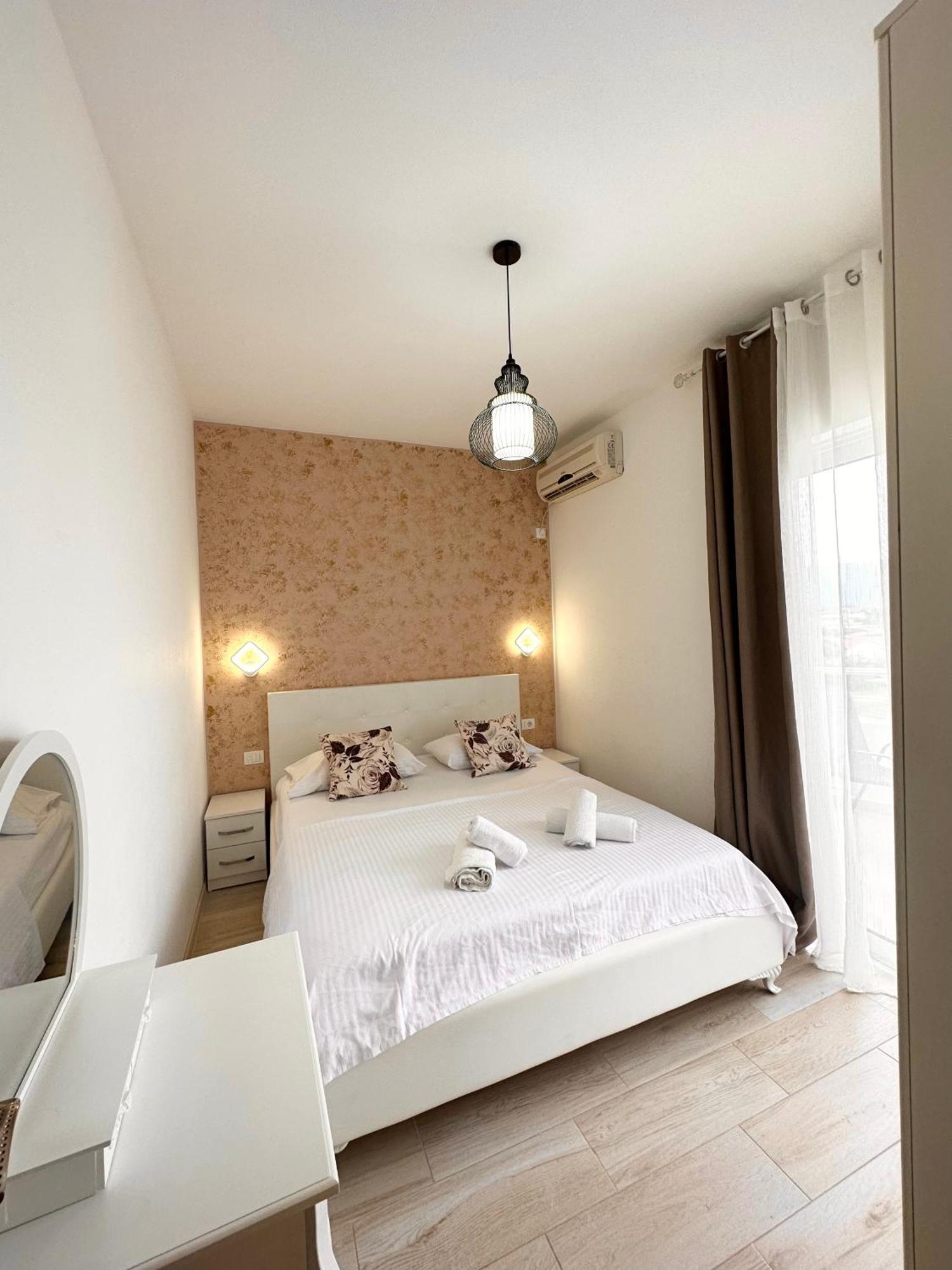 Apartmens Xhenis Lux 울친 외부 사진