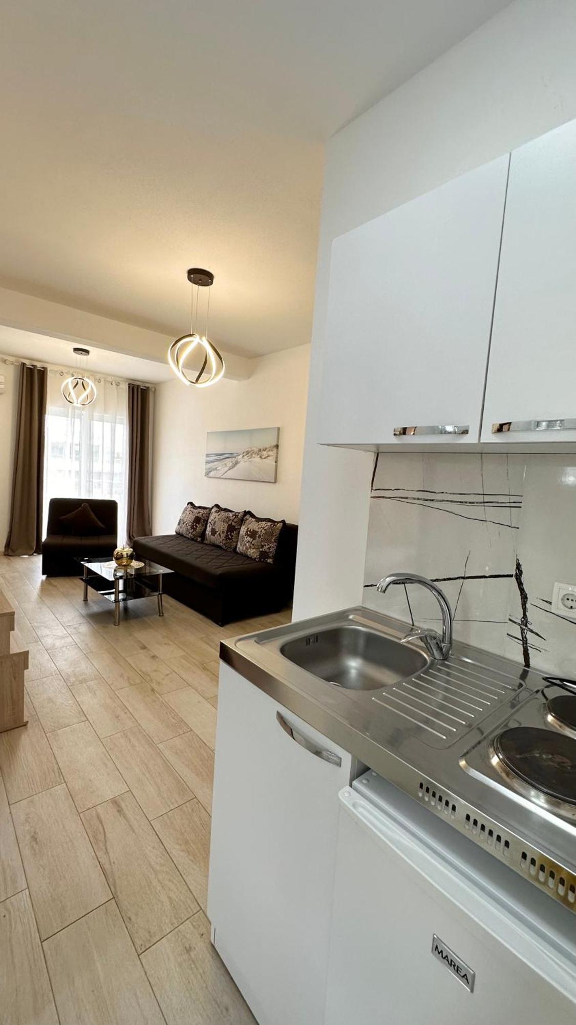 Apartmens Xhenis Lux 울친 외부 사진