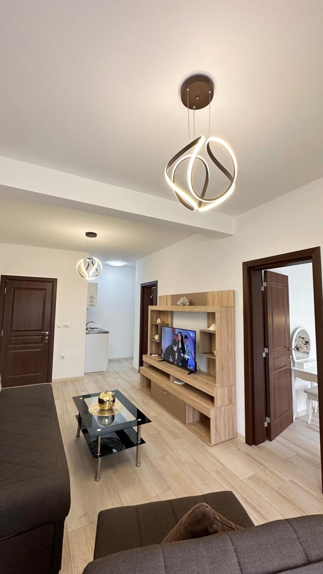 Apartmens Xhenis Lux 울친 외부 사진