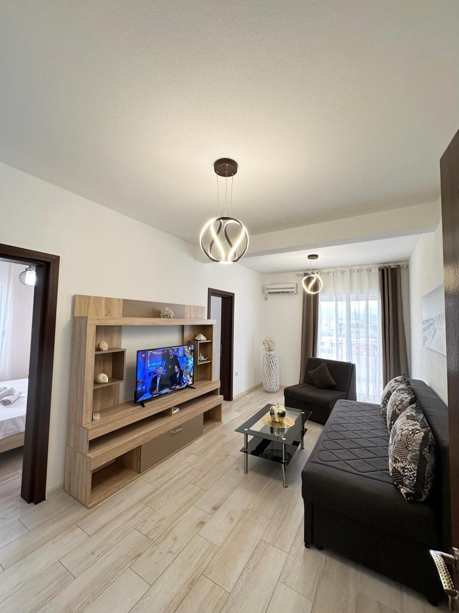Apartmens Xhenis Lux 울친 외부 사진