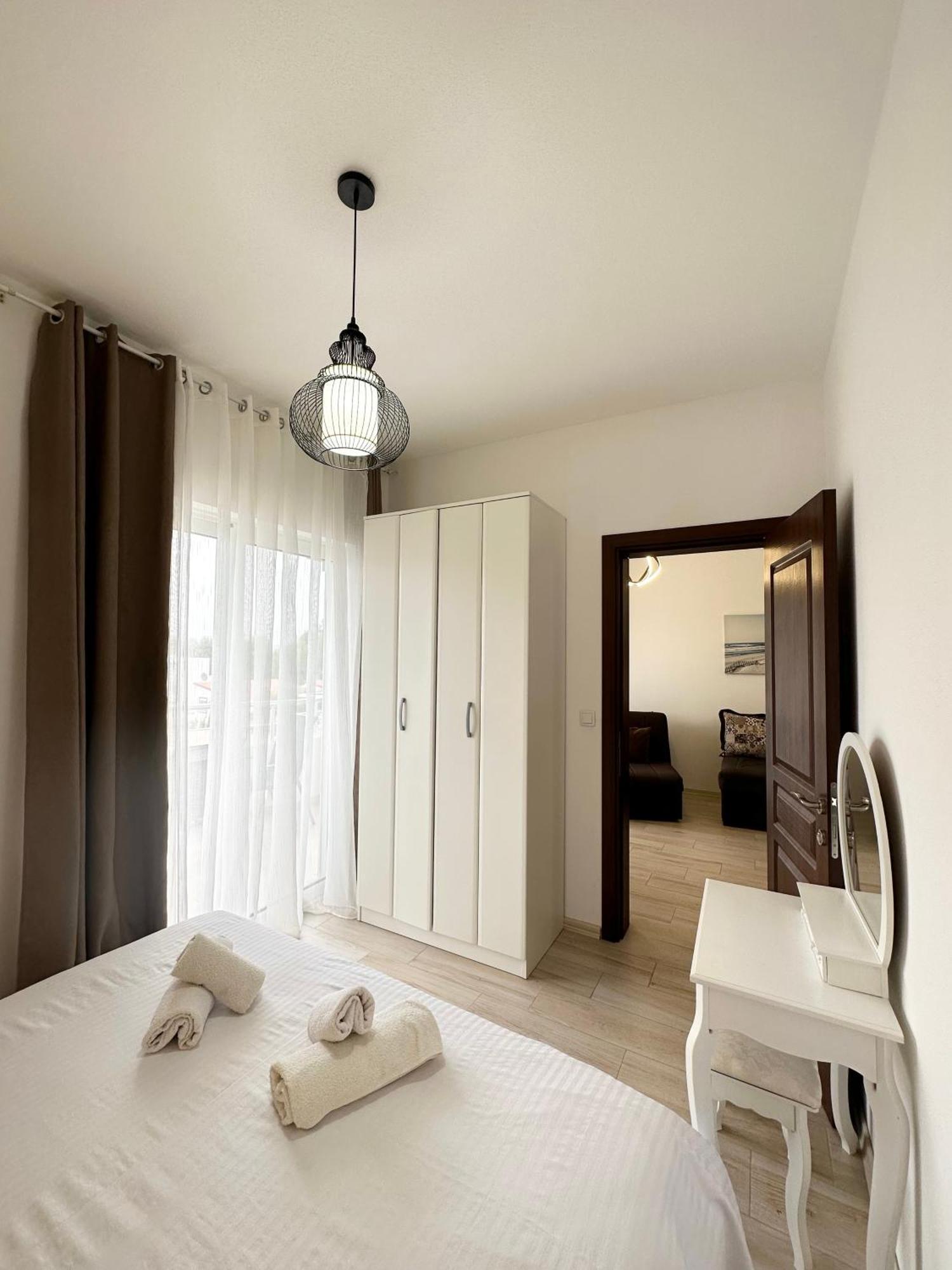 Apartmens Xhenis Lux 울친 외부 사진