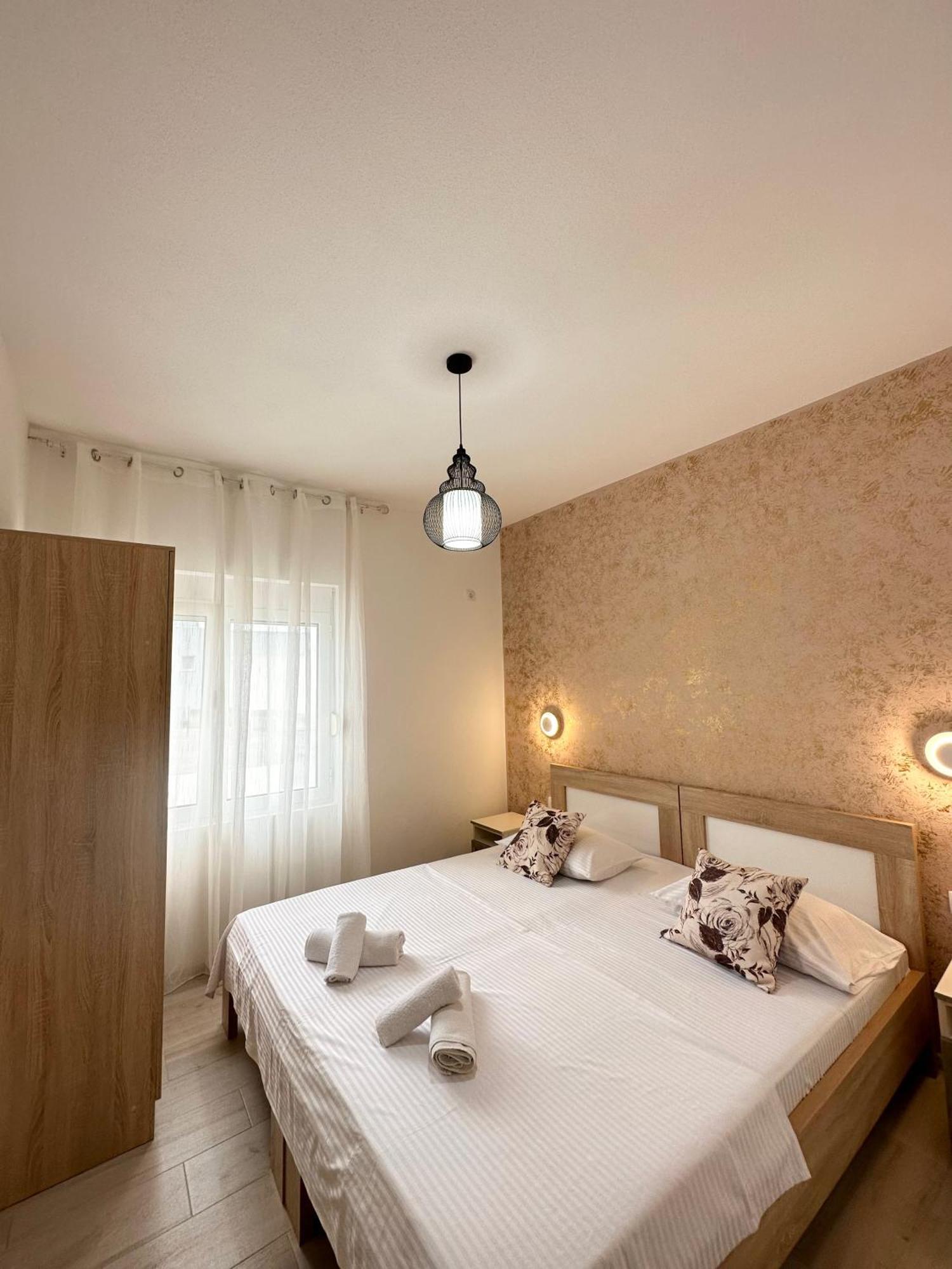 Apartmens Xhenis Lux 울친 외부 사진